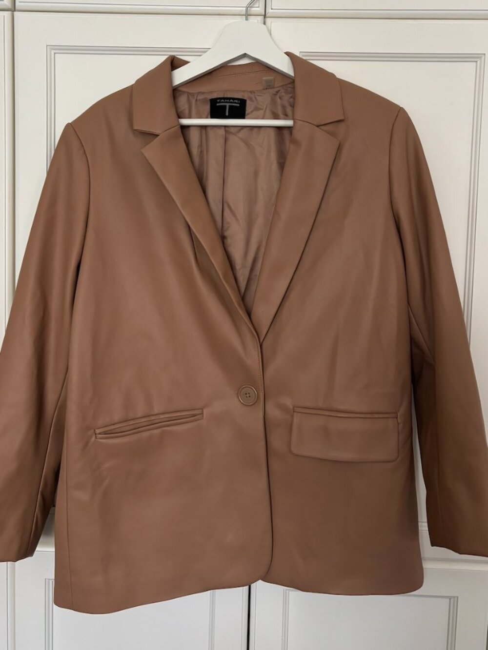 TAHARI - Faux leather jacket